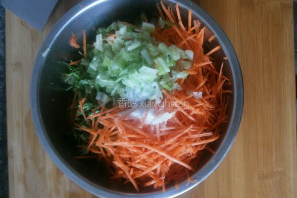 香菜胡萝卜拌黄豆的做法图解3