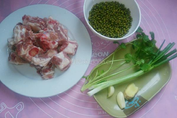 绿豆排骨汤的做法图解1