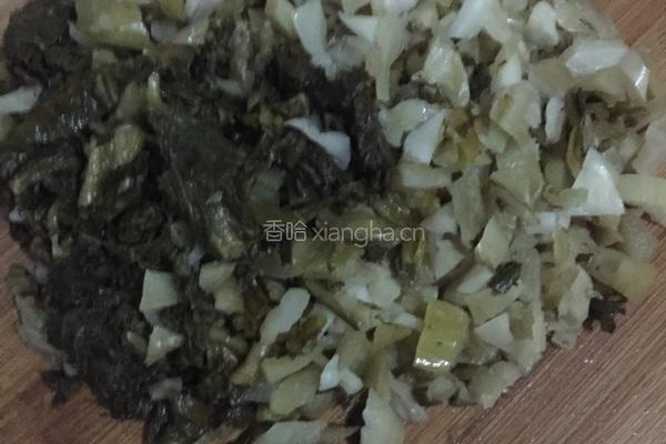 酸菜炒大肠的做法图解2