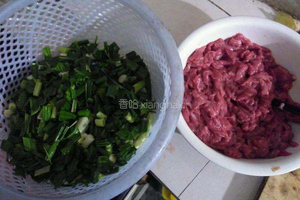 牛肉炒大蒜的做法图解1