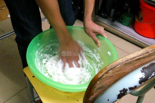 油炸大饼的做法图解1