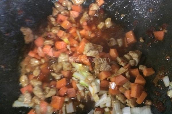 豌豆胡萝卜肉丁的做法图解6