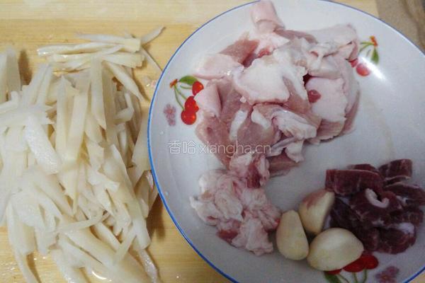 酸笋炒肉的做法图解1
