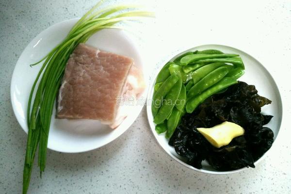 木耳鲜肉馅馄饨的做法图解1