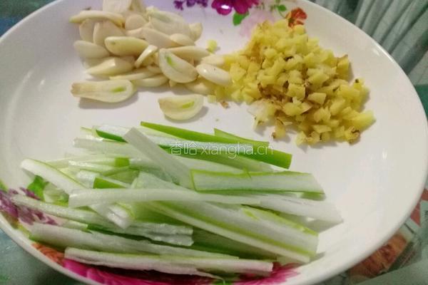 青蒜炒熏干的做法图解4