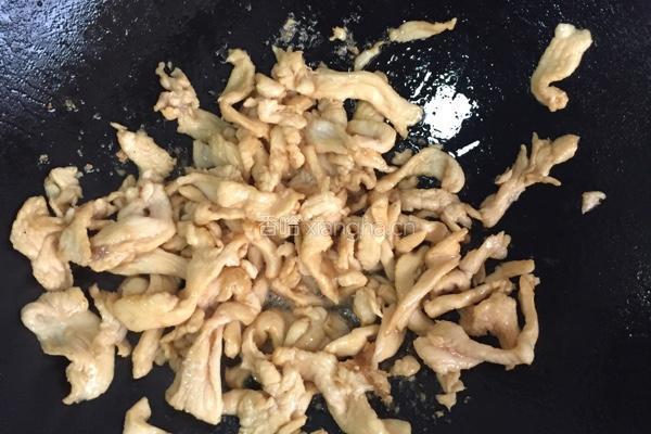 黑木耳炒鸡胸肉的做法图解6