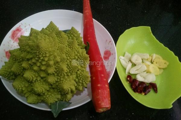 清炒宝塔菜花的做法图解1