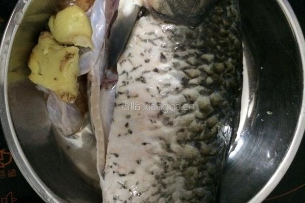 野葛菜鲫鱼汤的做法图解1