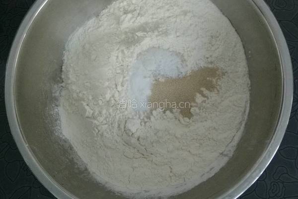 香菇牛肉馅包子的做法图解1
