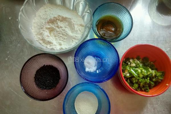 葱香苏打饼干的做法图解1