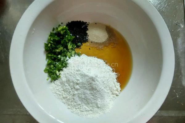 葱香苏打饼干的做法图解3