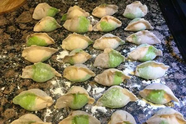 双色饺子的做法图解4
