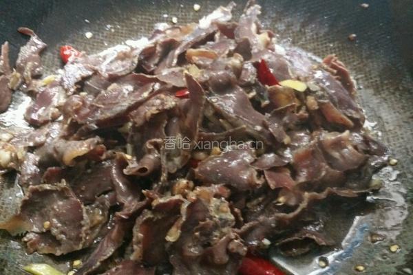 炒青椒牛肉干巴的做法图解4