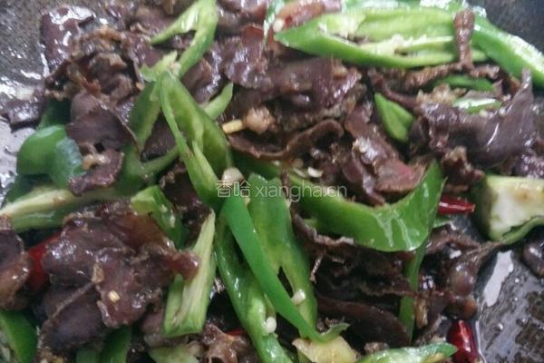 炒青椒牛肉干巴的做法图解6