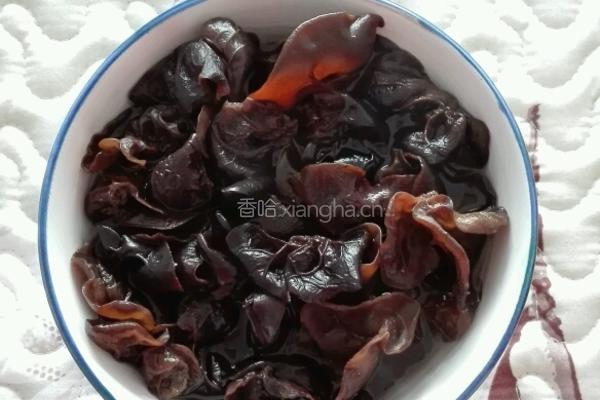 木耳炒黄瓜的做法图解2
