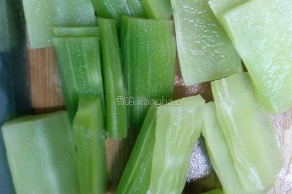 蒜蓉炒莴笋的做法图解3