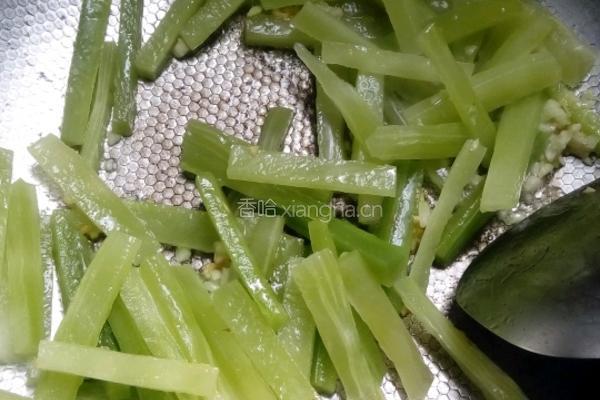 蒜蓉炒莴笋的做法图解7