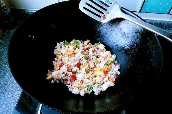 蔬菜炒饭的做法图解7