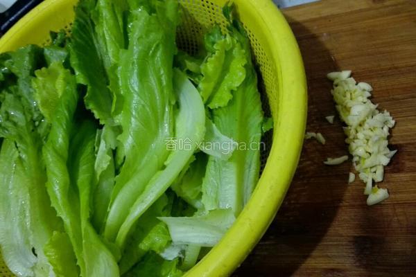 清炒生菜的做法图解1