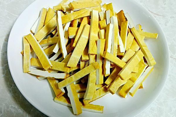 芹菜炒香干的做法图解1