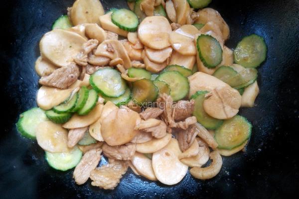 黄瓜杏鲍菇炒肉的做法图解8