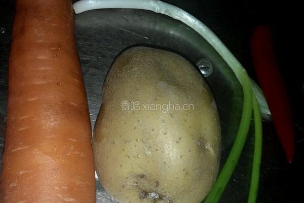 清炒土豆胡萝卜丝的做法图解1