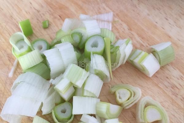 芹菜土豆汤的做法图解2