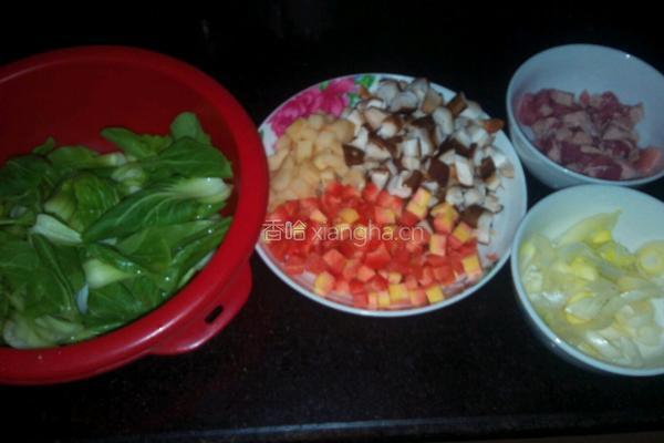 香菇大肉哨子面的做法图解2