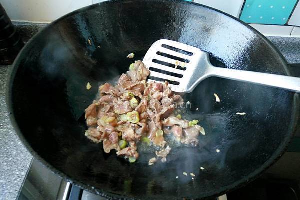 肉片炒菜花的做法图解3