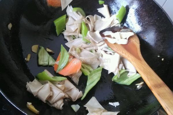 青椒炒豆皮的做法图解8