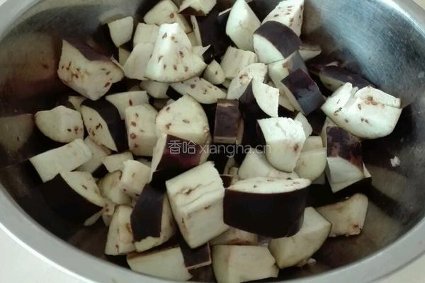 香辣茄子的做法图解1
