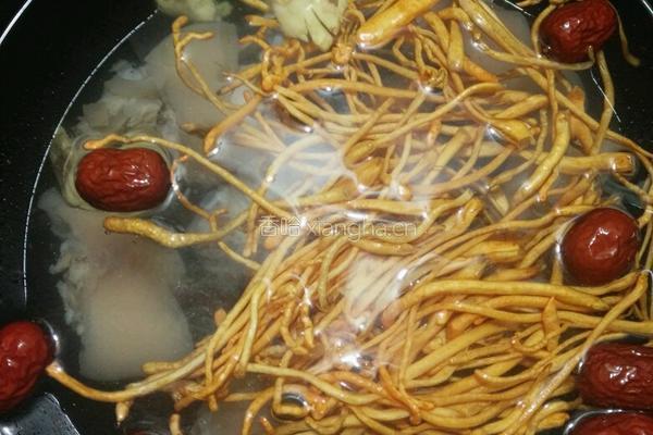 虫草花猪蹄汤的做法图解5