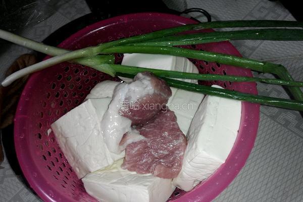 香煎麻辣豆腐的做法图解1