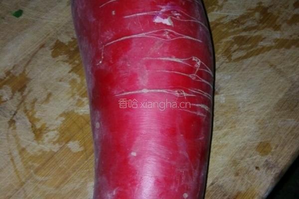 大红萝卜黄豆咸菜的做法图解1