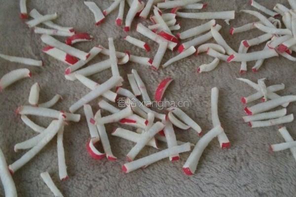 大红萝卜黄豆咸菜的做法图解2