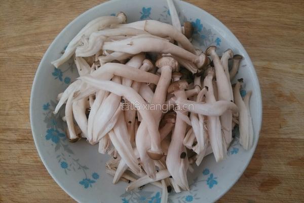 五彩蟹味菇的做法图解3