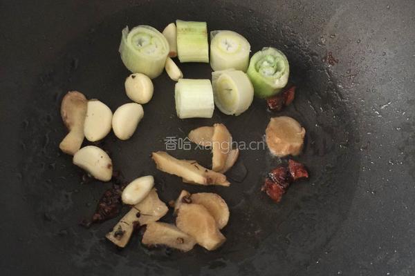 鸡架炖土豆的做法图解2