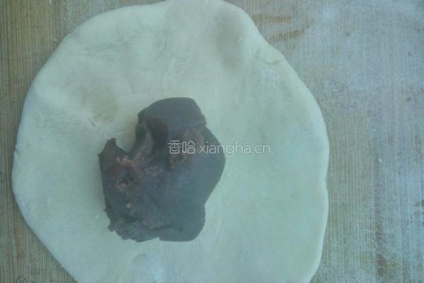 黑芝麻红豆沙馅饼的做法图解4