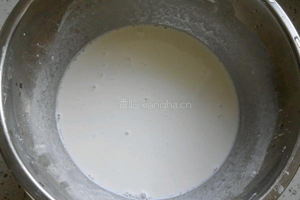 腊肠鸡蛋肠粉的做法图解1