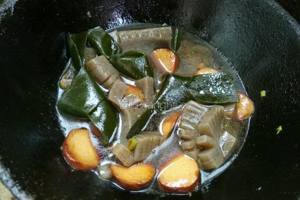 魔芋素鸡海带烧的做法图解3