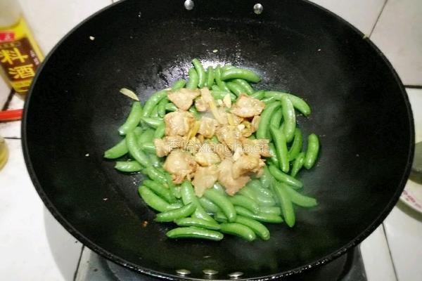 甜豆炒肉的做法图解7