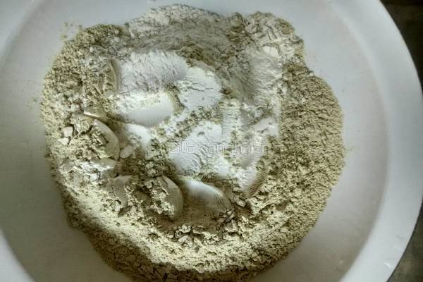 绿豆面手擀面的做法图解1