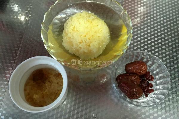 桃胶白木耳汤的做法图解1