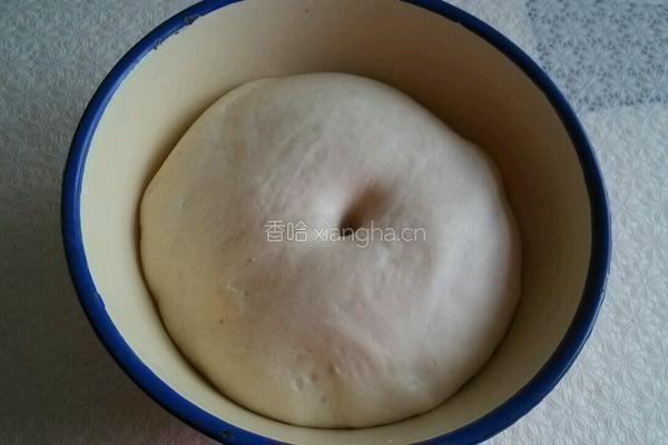 鹌鹑蛋面包的做法图解1