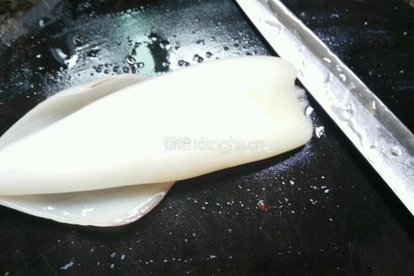 香辣鱿鱼圈的做法图解1