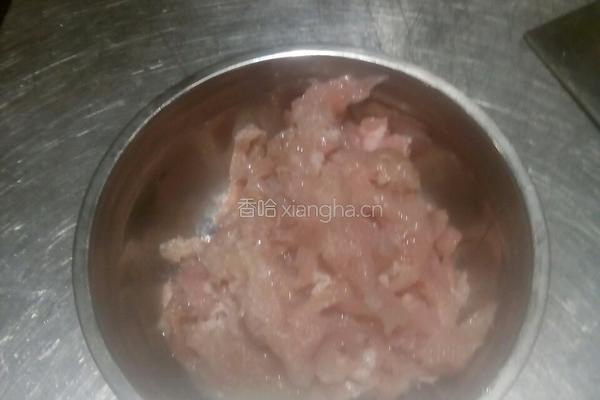青椒木耳肉丝的做法图解1