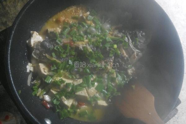 鲫鱼炖豆腐的做法图解4