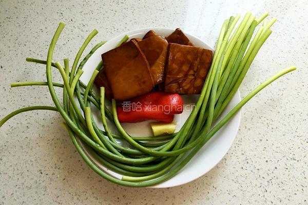 香干炒蒜苔的做法图解2