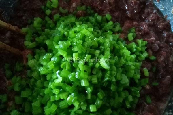 驴肉芹菜蒸饺的做法图解13