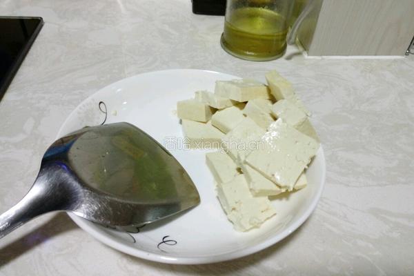小炒煎豆腐的做法图解1